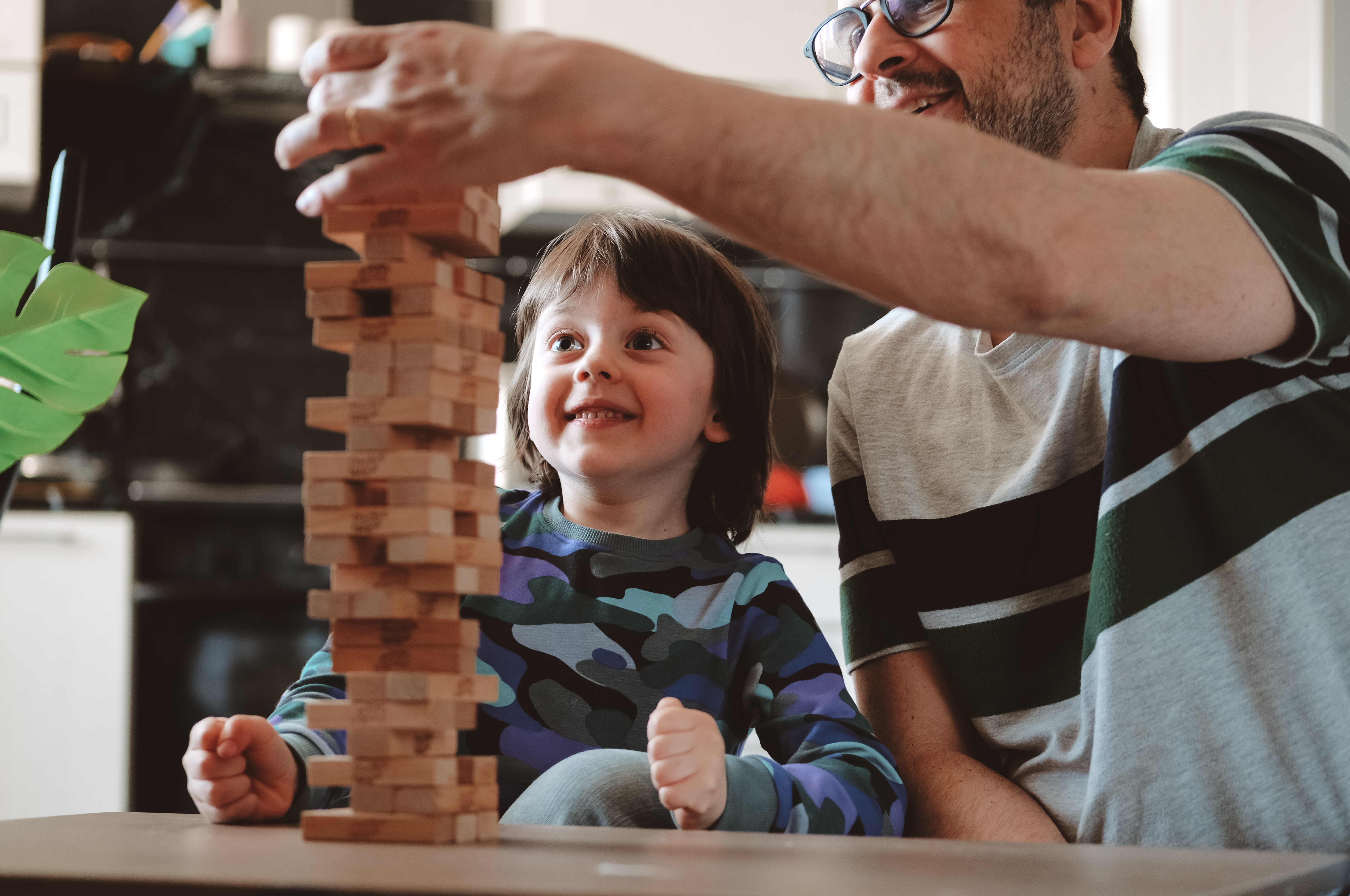little-kid-playing-jenga-with-his-father-making-to-2026-03-16-23-48-43-utc